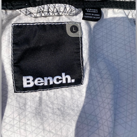 Bench Women’s Size Medium White and Black Jacket - Picture 3 of 7